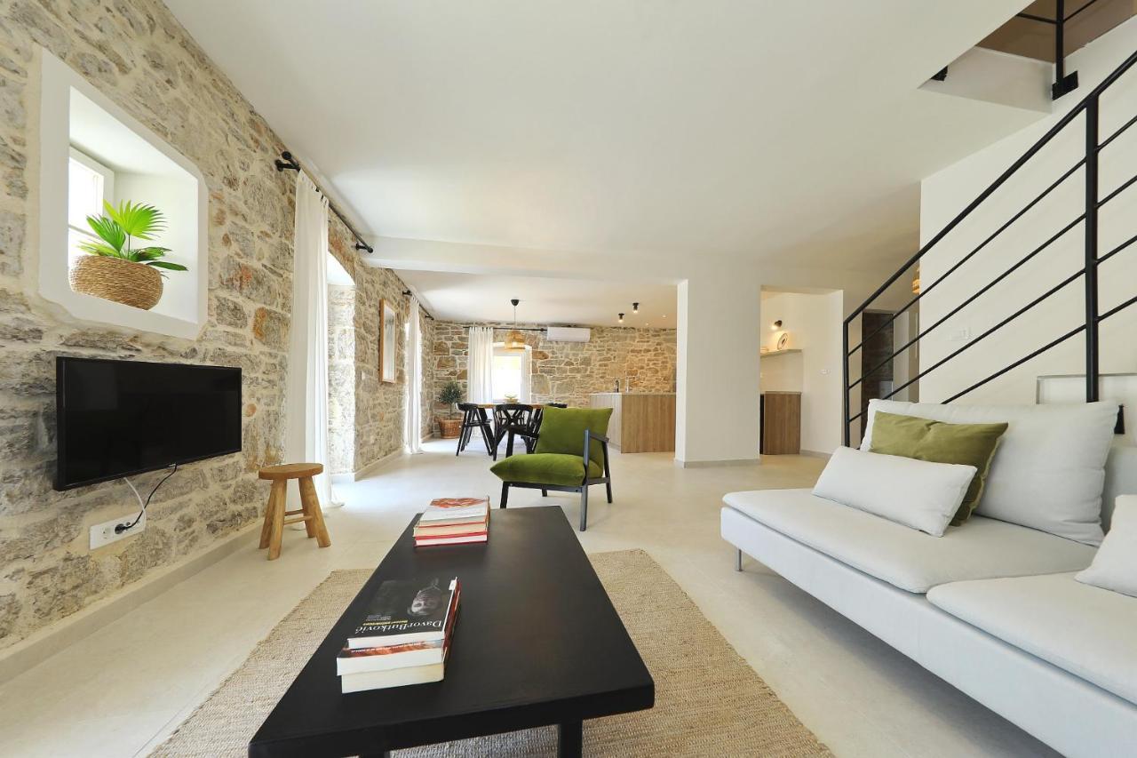 Villa Mira With A Heated Pool And A Sea View Božava Kültér fotó