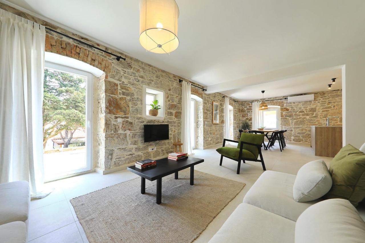 Villa Mira With A Heated Pool And A Sea View Božava Kültér fotó