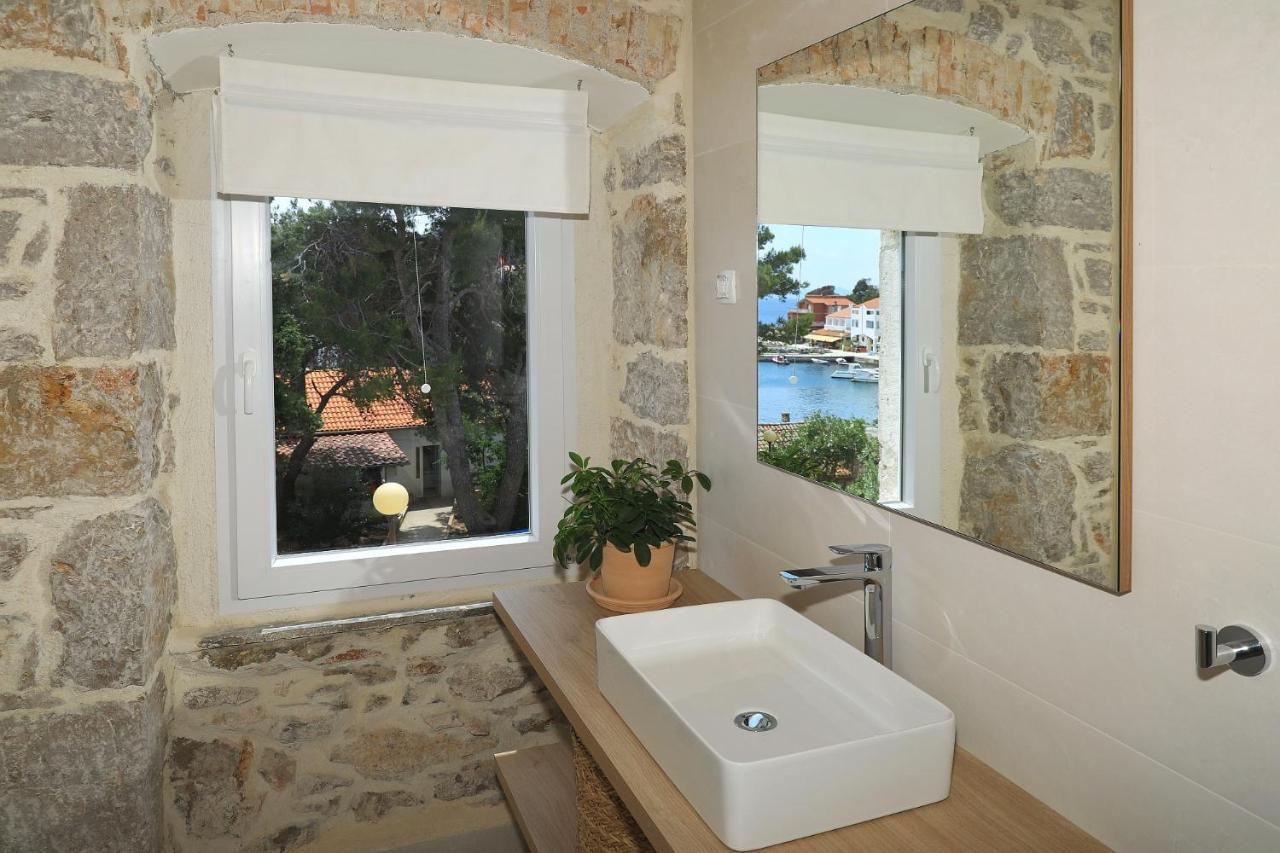 Villa Mira With A Heated Pool And A Sea View Božava Kültér fotó